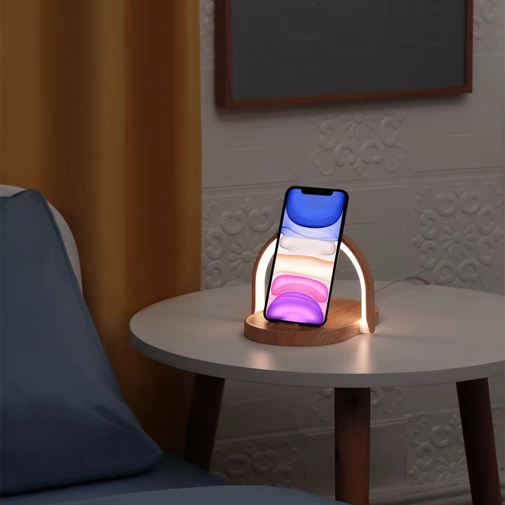 Lampe de chevet en bois avec charge sans fil