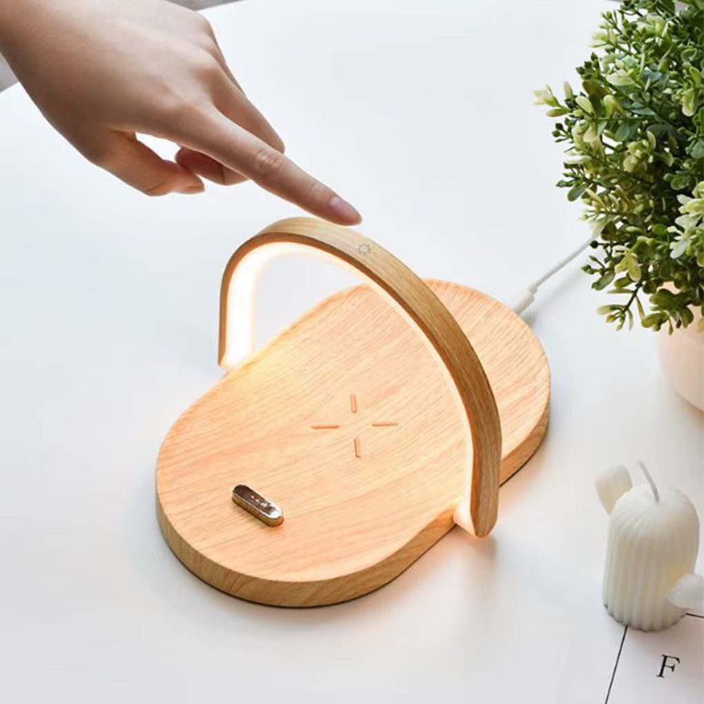 Lampe de chevet en bois avec charge sans fil